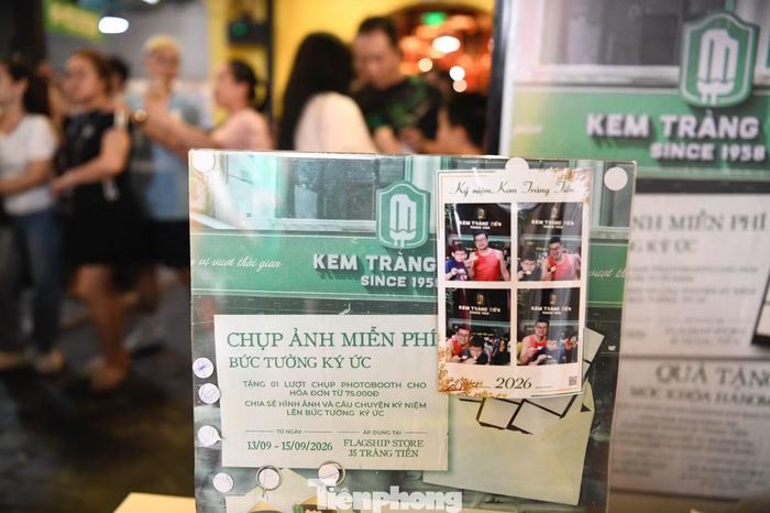 Cửa hàng kem Tràng Tiền tại số 35 Tràng Tiền sẽ dừng đón khách từ ngày 15/9, khép lại gần 70 năm hoạt động tại chính địa chỉ làm nên tên tuổi của thương hiệu. Hiện nay kem Tràng Tiền có 11 cửa hàng tại Hà Nội và khoảng 500 đại lý trên toàn quốc. Việc cửa hàng số 35 Tràng Tiền dừng hoạt động không ảnh hưởng đến hoạt động phục vụ khách hàng tại các địa phương.