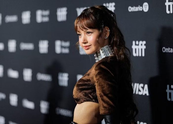 Lisa trên thảm đỏ TIFF 2026. Ảnh: Reuters.