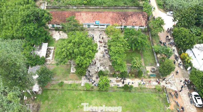 Theo báo cáo của xã Quỳnh Tam, điểm lẻ Tiến Sơn có 5 phòng học cấp 4, được đưa vào sử dụng từ năm 1998. Trong năm học vừa qua, nơi đây có 5 nhóm lớp với tổng cộng 166 học sinh.