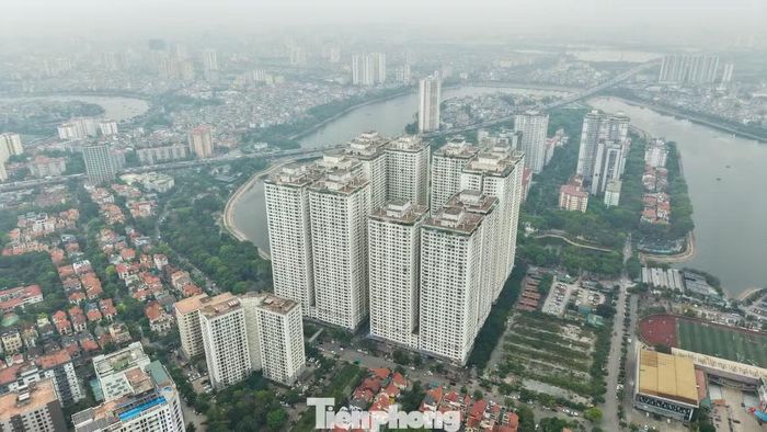 Khu chung cư HH Linh Đàm chỉ được phép xây 27 tầng, tuy nhiên chủ đầu tư đã xây dựng tới 36 tầng với các tòa HH4 và 41 tầng đối với các tòa HH1, HH2, HH3. Ảnh: Dương Triều.