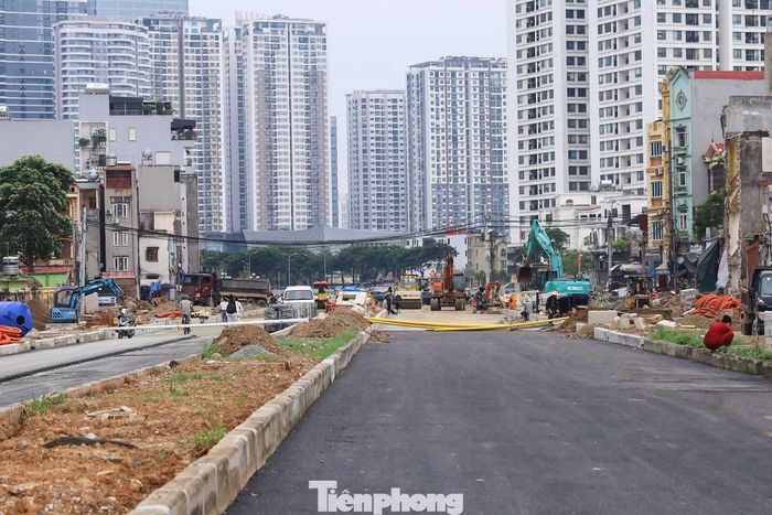 Tuy nhiên, vướng mắc kéo dài trong công tác giải phóng mặt bằng khiến công trình nhiều năm không thể triển khai theo kế hoạch. Đến cuối tháng 6/2026, toàn bộ mặt bằng mới được bàn giao.