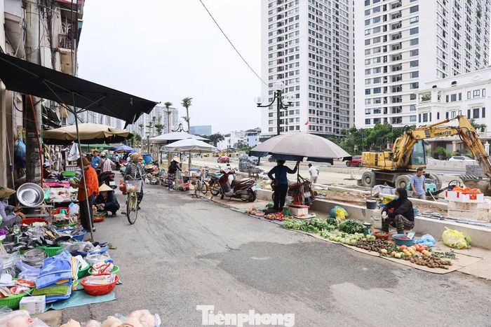 Người dân khu vực kỳ vọng, tuyến đường sớm được đưa vào khai thác, giúp việc đi lại thuận lợi hơn và cải thiện diện mạo đô thị.