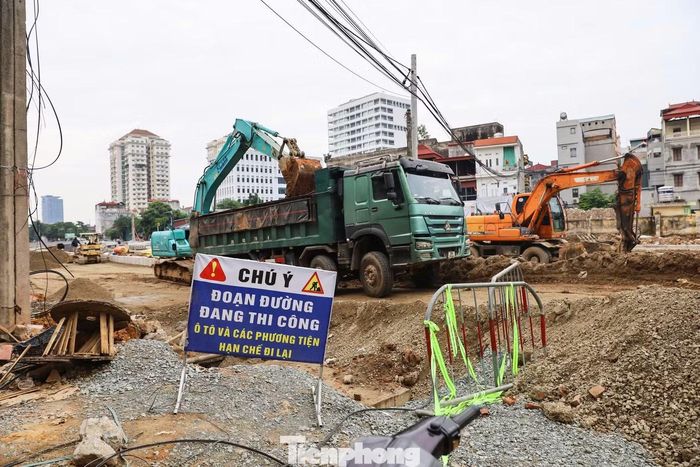 Theo UBND phường Xuân Đỉnh, dự án phải thu hồi hơn 28.300m² đất, ảnh hưởng tới 98 hộ dân. Công trình khởi công từ tháng 1/2021, với thời gian thi công dự kiến 320 ngày.