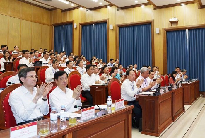  Các đại biểu và học viên lớp bồi dưỡng. (Ảnh: TTXVN) 