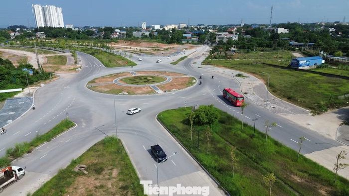 Về thi công xây dựng, dự án đã hoàn thành khoảng 95% giá trị hợp đồng. Hiện nhà đầu tư đang tập trung thi công nền vỉa hè, hoàn thiện nút giao Cao Trãng; lắp đặt trạm biến áp, kéo dây và đóng điện...