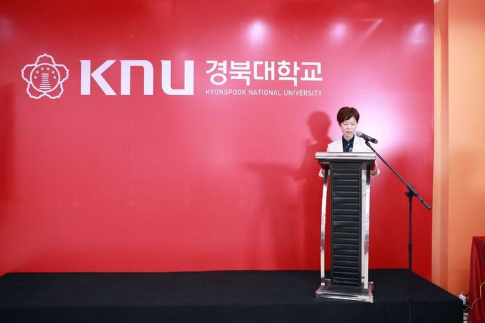 Đại diện phía Hàn Quốc, TS. Choi Hee Kyung – Trưởng ban Quan hệ Quốc tế, Đại học Quốc gia Kyungpook nhắn gửi kỳ vọng tới thế hệ tiên phong.