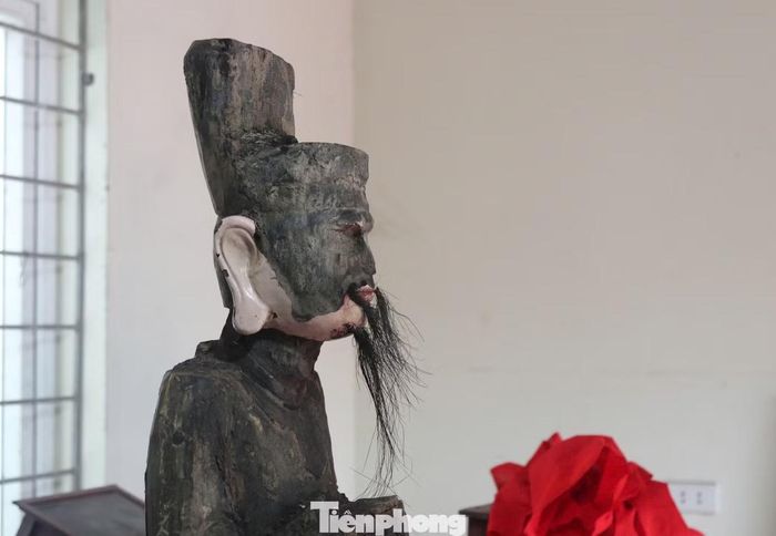 Anh Nguyễn Đình Hải (trú phường Cửa Lò), người nhận tượng đem ra Hà Nội phục chế, cho biết, hiện vật có dấu hiệu bị ngâm nước và trôi dạt trên biển trong thời gian dài, khiến lớp bề mặt bong tróc, nhiều chi tiết bị xuống cấp. “Chúng tôi đã liên hệ với một đơn vị phục chế ở Hà Nội. Chi phí dự kiến khoảng 3 triệu đồng”, anh Hải nói.