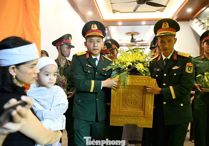 Linh cữu Trung tá Trần Văn Tùng.