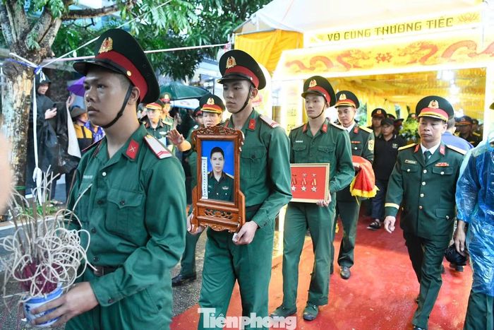 Di ảnh Trung tá Trần Văn Tùng.