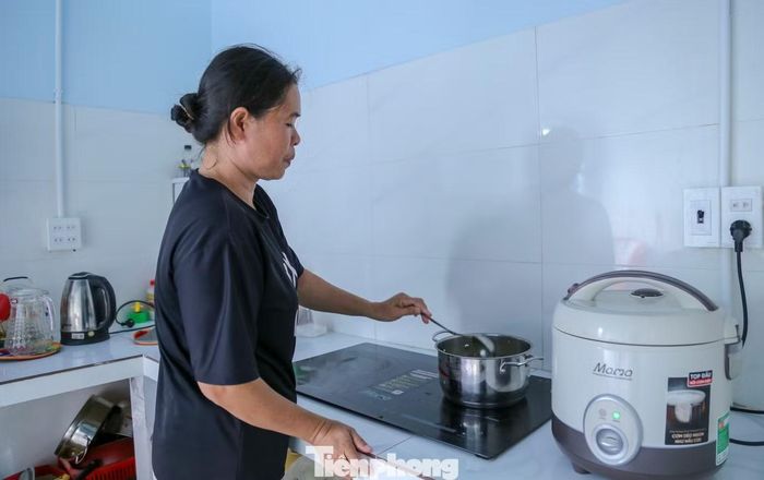 Cuộc sống mới trong căn nhà mới của gia đình bà Phan Thị Như. Ảnh: Trương Định