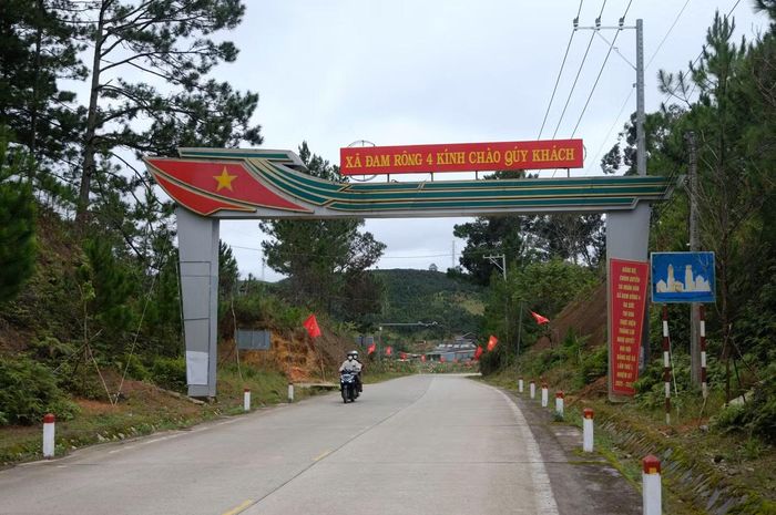 Tuyến đường vào xã Đam rông 4 luôn sạch đẹp.