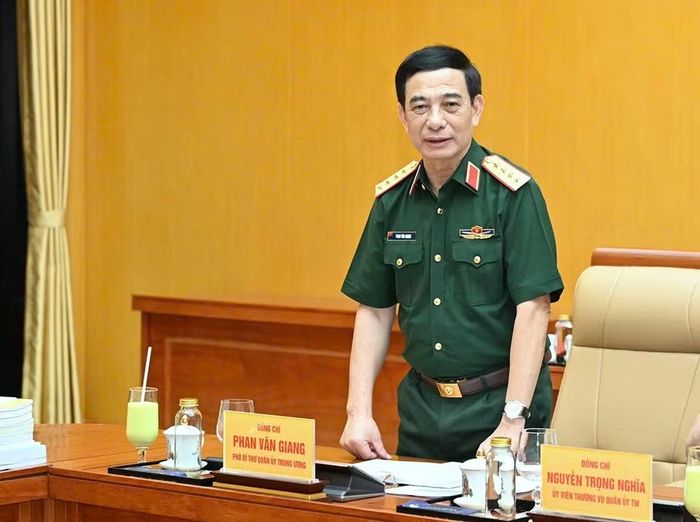 Đại tướng Phan Văn Giang - Phó Bí thư Quân ủy Trung ương, phát biểu tại hội nghị.