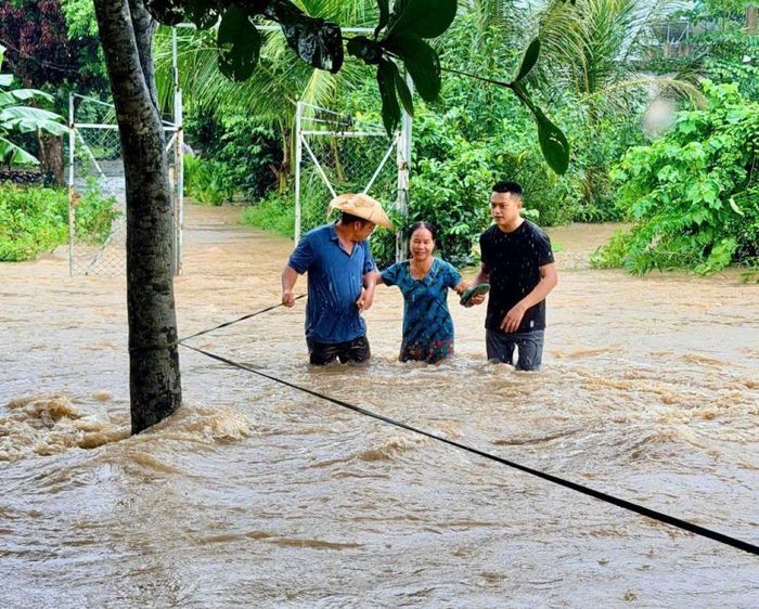 Người dân cần theo dõi sát tình hình để sớm di dời tới nơi an toàn
