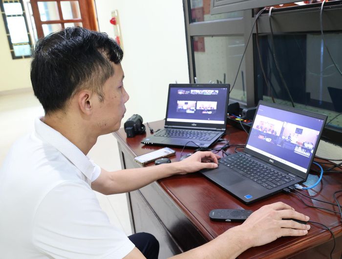 Phiên tòa được truyền trực tuyến từ Phòng xét xử TAND khu vực 6 - Quảng Ninh tới các Viện kiểm sát khu vực trong toàn thành phố Quảng Ninh