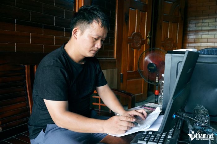 Anh Sử tốt nghiệp đại học ngành Công nghệ thông tin. Ảnh: Lê Dương