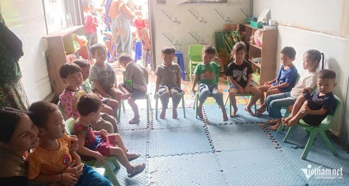 Điểm trường bản Cha Nga còn nhiều thiếu thốn về cơ sở vật chất. Ảnh: L.C