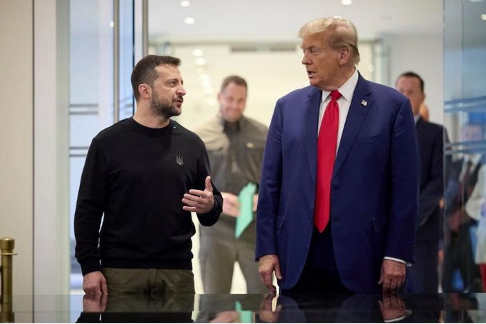Tổng thống Ukraine Volodymyr Zelensky (trái) và người đứng đầu nước Mỹ Donald Trump. Ảnh: Shutterstock