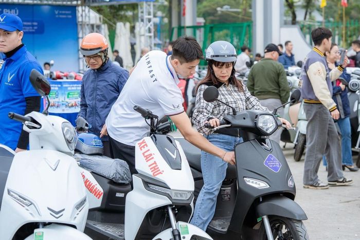 Tỷ trọng xe máy điện trong tổng doanh số xe hai bánh cũng tăng đáng kể.