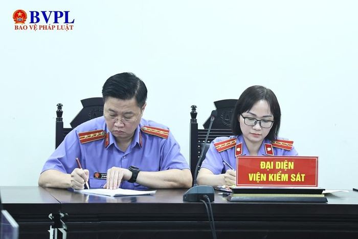  Đại diện VKSND TP Hà Nội thực hành quyền công tố và kiểm sát xét xử tại phiên tòa phúc thẩm.