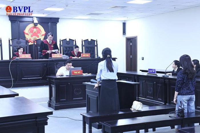  Hội đồng xét xử phúc thẩm tuyên hủy bản án sơ thẩm.