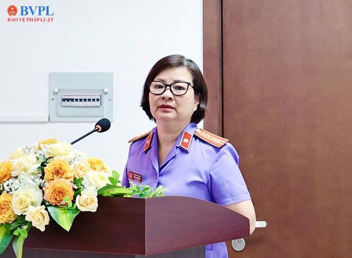  Đồng chí Trần Thị Quế Anh, Phó Cục trưởng Cục 2, VKSND tối cao phát biểu.