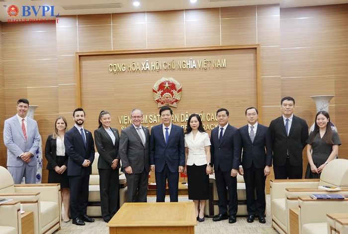  Thành viên hai đoàn chụp ảnh lưu niệm.