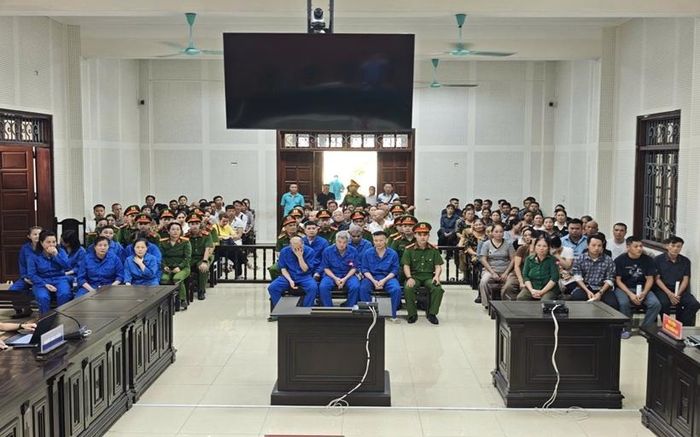  Vụ án có đông bị cáo, được dư luận xã hội đặc biệt quan tâm.