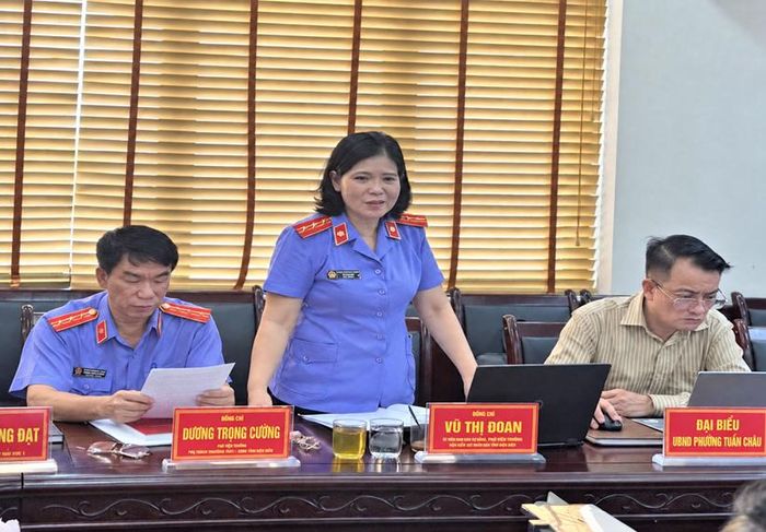  Đồng chí Vũ Thị Đoan, Viện trưởng VKSND khu vực 1, TP Quảng Ninh phát biểu kết luận buổi công bố.