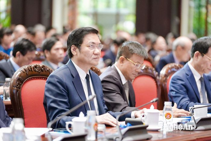 Đoàn đại biểu tỉnh Nghệ An có đồng chí Hoàng Nghĩa Hiếu - Phó Bí thư Thường trực Tỉnh ủy, Chủ tịch HĐND tỉnh. Ảnh: PV
