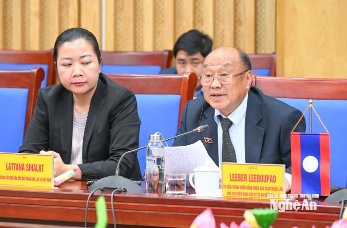 TS. Leeber Leebouapao - Chủ tịch Viện Khoa học kinh tế xã hội Quốc gia Lào phát biểu tại buổi làm việc. Ảnh: Thành Cường