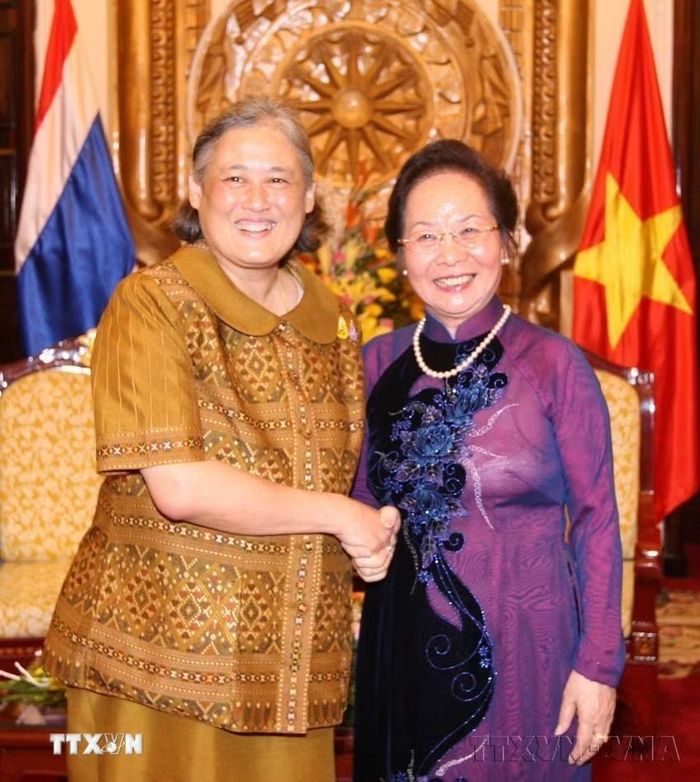 Phó Chủ tịch nước Nguyễn Thị Doan tiếp Công chúa Hoàng gia Thái Lan Maha Chakri Sirindhorn trong chuyến thăm, làm việc tại Việt Nam (Hà Nội, 8/5/2015). (Ảnh: Thống Nhất/TTXVN)