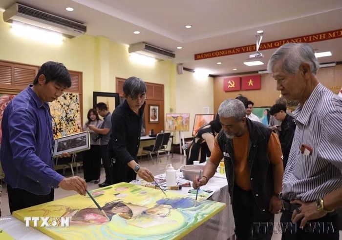 Chương trình giao lưu văn hóa nghệ thuật giữa các họa sỹ hai nước Việt Nam - Thái Lan, hướng tới kỷ niệm 50 năm thiết lập quan hệ ngoại giao hai nước (Thái Lan, 24/5/2026). (Ảnh: Đỗ Sinh/TTXVN)