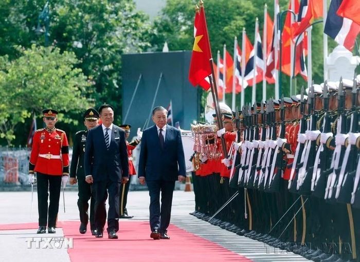 Thủ tướng Thái Lan Anutin Charnvirakul và Phu nhân chủ trì Lễ đón Tổng Bí thư, Chủ tịch nước Tô Lâm và Phu nhân thăm chính thức Vương quốc Thái Lan (Bangkok, 28/5/2026). (Ảnh: Thống Nhất/TTXVN)