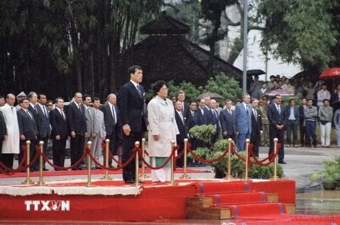 Phó Chủ tịch nước Nguyễn Thị Bình tiếp Thái tử Thái Lan Maha Vajiralongkorn thăm hữu nghị Việt Nam (15/11/1992). (Ảnh: Cao Phong/TTXVN)