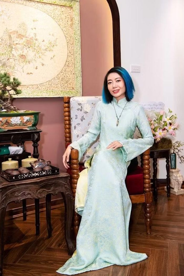 Kenny Thái chia sẻ vẻ đẹp của áo dài nằm ở cách một người phụ nữ mặc, bước đi và thể hiện thần thái. (Ảnh: CTV/Vietnam+)