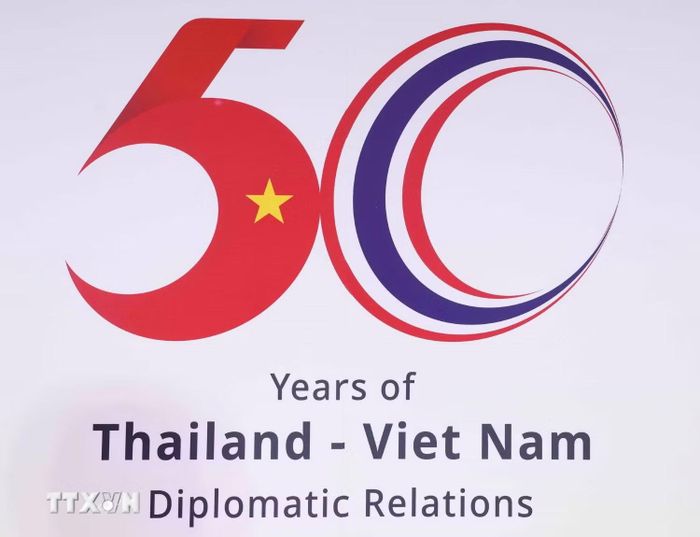 Tổng Bí thư, Chủ tịch nước Tô Lâm và Thủ tướng Thái Lan Anutin Charnvirakul thực hiện nghi thức công bố Logo 50 năm thiết lập quan hệ Việt Nam-Thái Lan. (Ảnh: Thống Nhất/TTXVN)