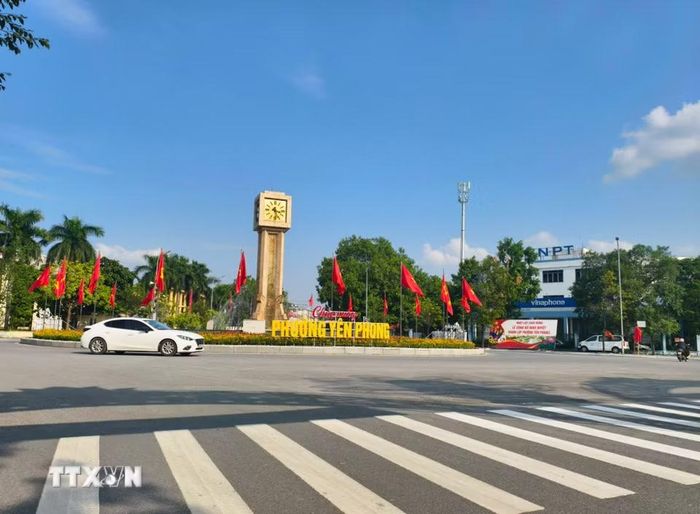 Trung tâm xã Yên Phong, tỉnh Bắc Ninh trang hoàng trước ngày trở thành phường. (Ảnh: Thanh Thương/TTXVN)