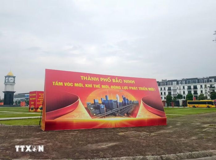 Pano khổ lớn tại Bắc Ninh thể hiện niềm tự hào trước ngày trở thành thành phố. (Ảnh: Thanh Thương/TTXVN)