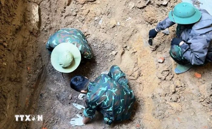 Tại khu phố Thành Cổ, phường Quảng Trị, từ ngày 10/8 đến nay đã quy tập 27 hài cốt liệt sỹ, trong đó có 5 mộ tập thể. (Ảnh: TTXVN phát)