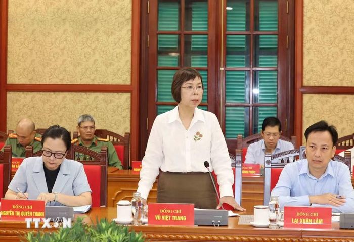 Đồng chí Vũ Việt Trang, Ủy viên Ban Thường vụ Đảng ủy các cơ quan Đảng Trung ương, Phó Trưởng Ban Tuyên giáo Trung ương, Bí thư Đảng ủy, Tổng Giám đốc Thông tấn xã Việt Nam phát biểu tại cuộc họp. (Ảnh: Phương Hoa/ TTXVN)