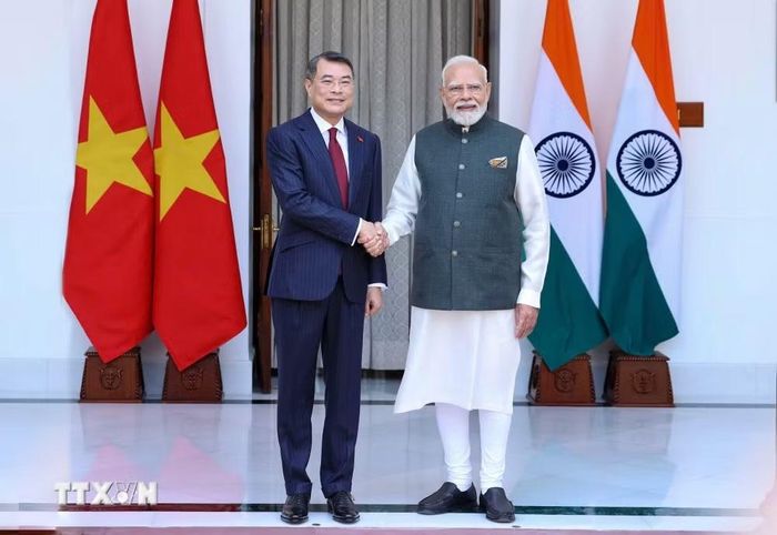 Thủ tướng Lê Minh Hưng gặp Thủ tướng Cộng hòa Ấn Độ Narendra Modi. (Ảnh: Dương Giang/TTXVN)