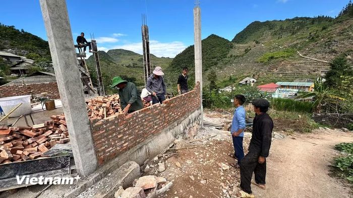 Ngôi nhà mới được xây dựng từ nguồn hỗ trợ của Nhà nước và sự chung tay của gia đình, cộng đồng. (Ảnh: Minh Tâm/Vietnam+)