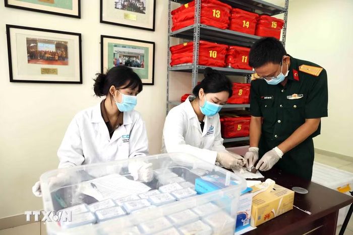 Nơi tiếp nhận, kiểm tra mẫu sinh phẩm hài cốt liệt sỹ tại Trung tâm Giám định ADN thuộc Viện Sinh học (Viện Hàn lâm Khoa học và Công nghệ Việt Nam). (Ảnh: An Đăng/TTXVN)