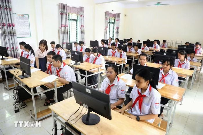 Giờ thực hành tin học tại trường THCS Phúc Hòa (Bắc Ninh). (Ảnh: Danh Lam/TTXVN)