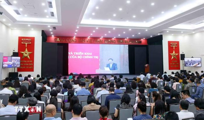 Đảng viên thuộc Đảng bộ Thông tấn xã Việt Nam tham dự Hội nghị trực tuyến tại điểm cầu trụ sở Thông tấn Quốc gia (5 Lý Thường Kiệt, Hà Nội). (Ảnh: Phạm Kiên/TTXVN)