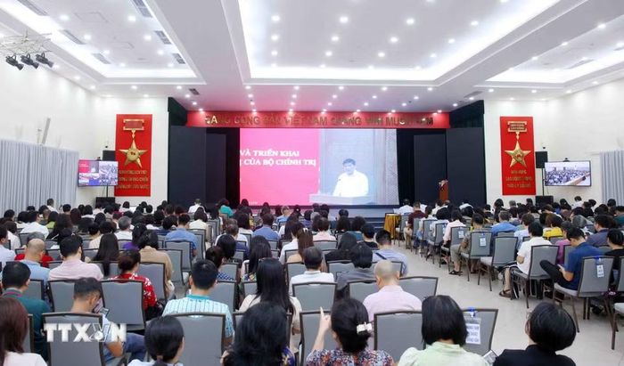 Đảng viên thuộc Đảng bộ Thông tấn xã Việt Nam tham dự Hội nghị trực tuyến tại điểm cầu trụ sở Thông tấn Quốc gia (5 Lý Thường Kiệt, Hà Nội). (Ảnh: Phạm Kiên/TTXVN)