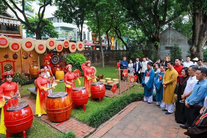 Trống Đọi Tam (Ninh Bình) trong chương trình "Nhất trống - Một tiếng trống - Ngàn năm văn hiến." (Ảnh: Khánh Hòa/TTXVN)