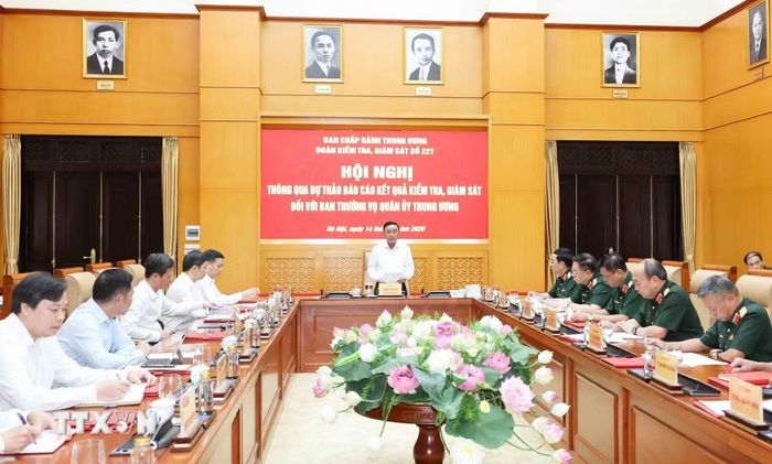 Thường trực Ban Bí thư Trần Cẩm Tú chủ trì Hội nghị thông qua dự thảo Báo cáo kết quả kiểm tra, giám sát đối với Ban Thường vụ Quân ủy Trung ương. (Ảnh: Phương Hoa/TTXVN)