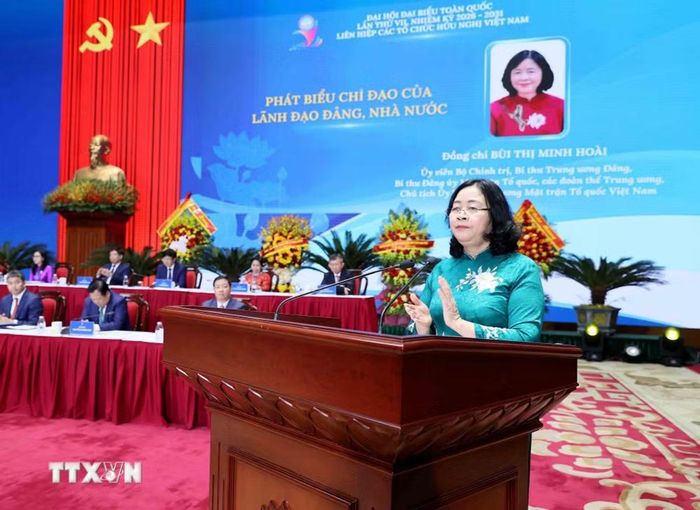 Đồng chí Bùi Thị Minh Hoài, Ủy viên Bộ Chính trị, Bí thư Trung ương Đảng, Bí thư Đảng ủy Mặt trận Tổ quốc, các đoàn thể Trung ương, Chủ tịch Ủy ban Trung ương Mặt trận Tổ quốc Việt Nam phát biểu chỉ đạo Đại hội. (Ảnh: An Đăng/TTXVN)