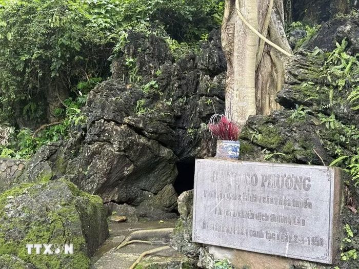 Di tích lịch sử cách mạng cấp Quốc gia hang Co Phương có địa chỉ tại Bản Sại, xã Phú Lệ. (Ảnh: Hoa Mai/TTXVN)